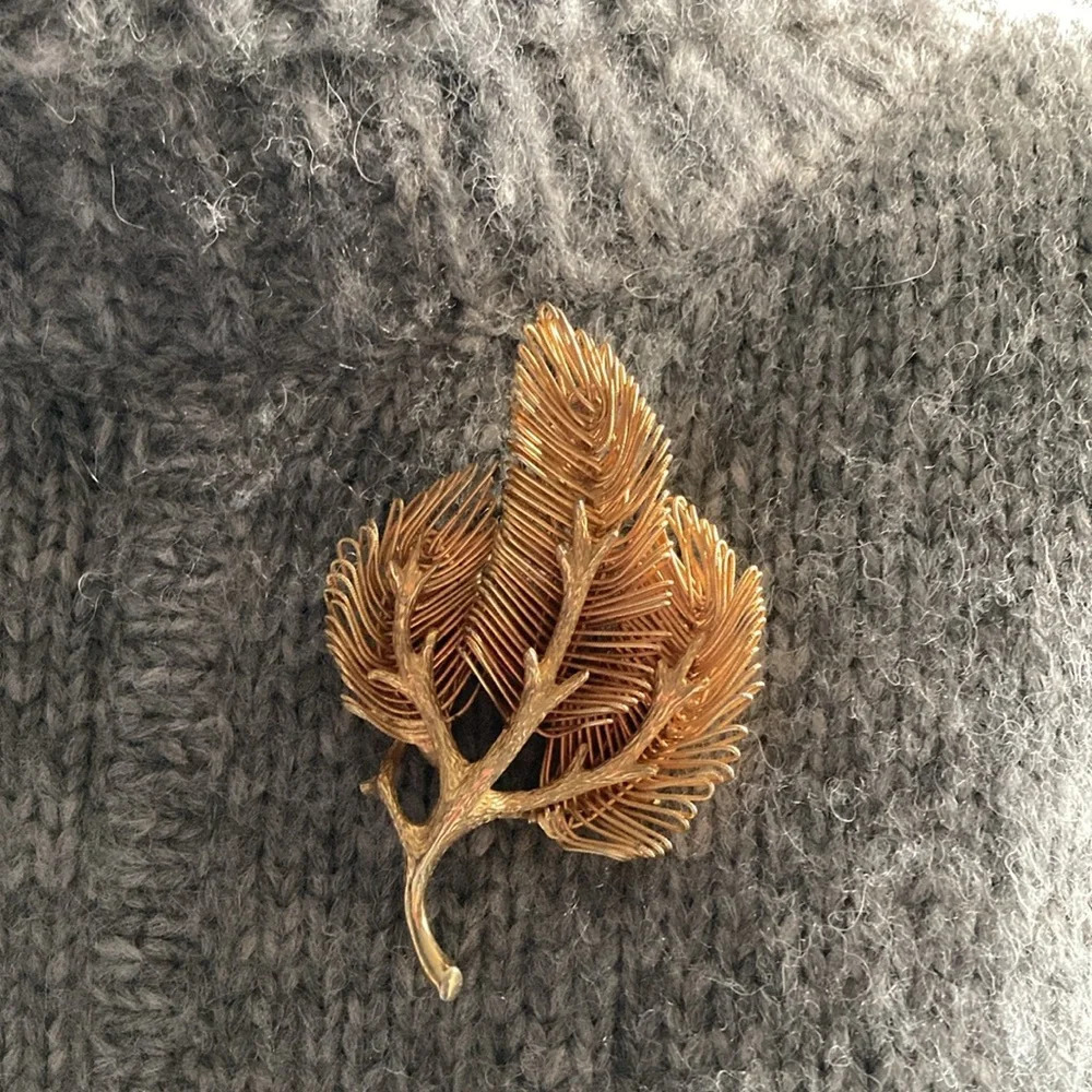 Vintage Castlecliff Gold Tone Branch Wire Brooch Pin